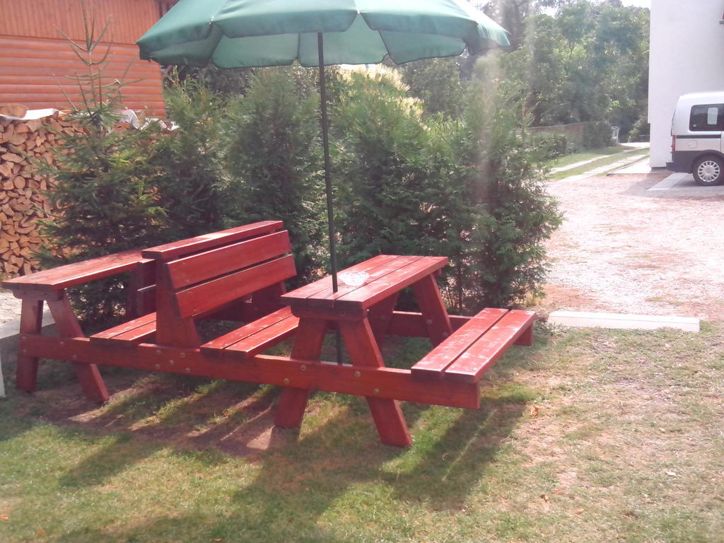 Apartman Besenova Bagian luar foto